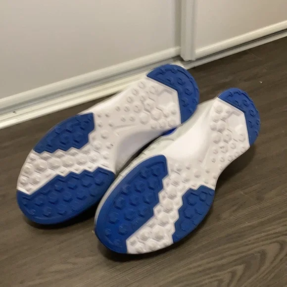 Shoes - Picture 2 of 3